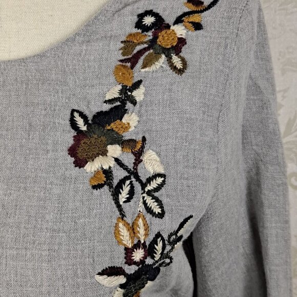 Zara Basic Collection Size XS Gray Embroidered Flared Sleeve Open Tie Back Top - Picture 2 of 14